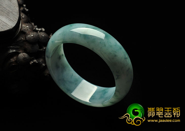 feicui糯冰种飘花缅甸翡翠手镯（55.6mm）