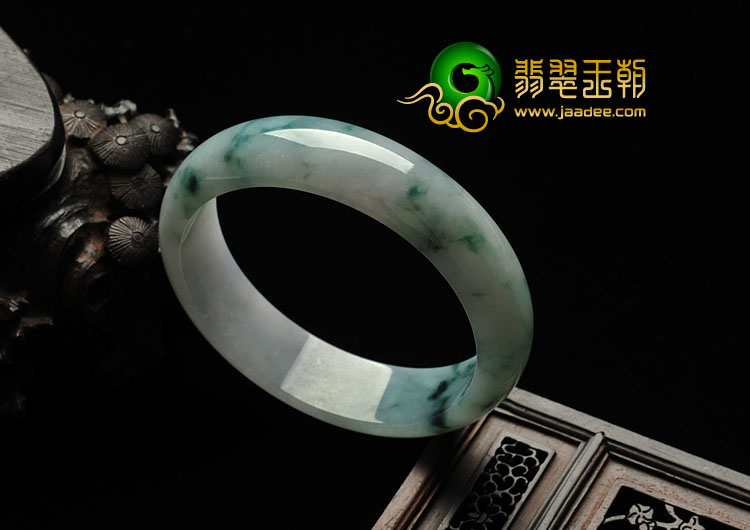 糯冰种飘花缅甸翡翠手镯（59.5mm）