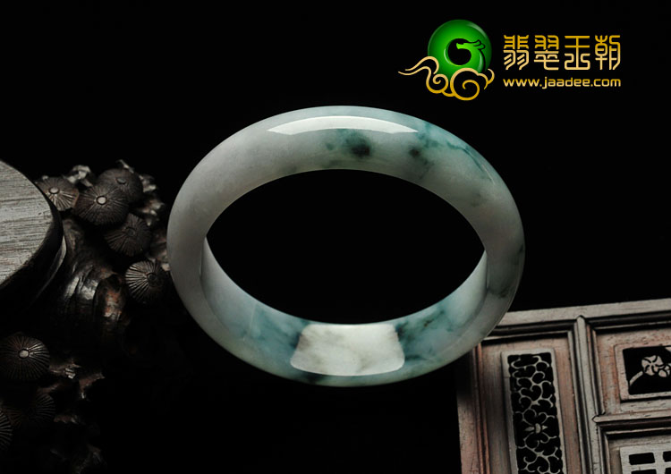 糯冰种飘花缅甸翡翠手镯（59.5mm）