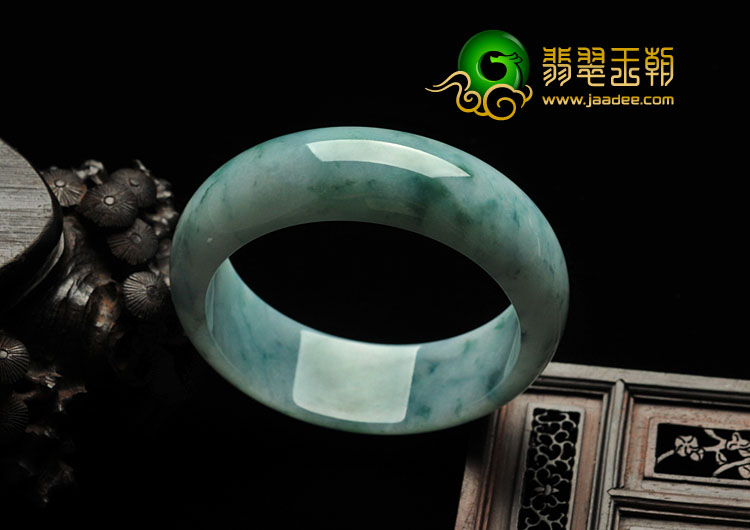 糯冰种飘花缅甸翡翠手镯（59.6mm）
