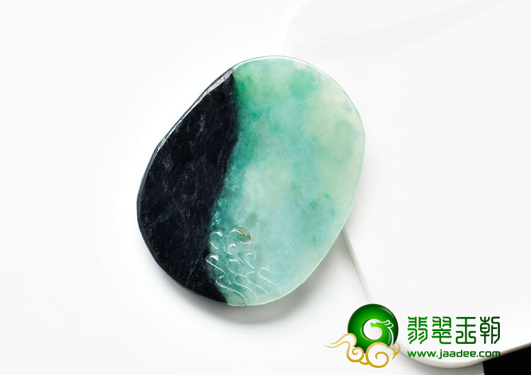 糯冰种黑色晴水缅甸翡翠鱼龙挂件