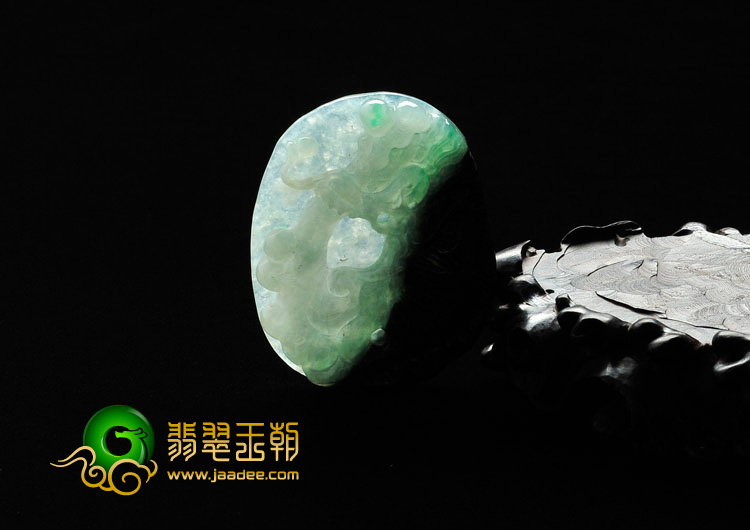糯冰种黑色晴水缅甸翡翠鱼龙挂件