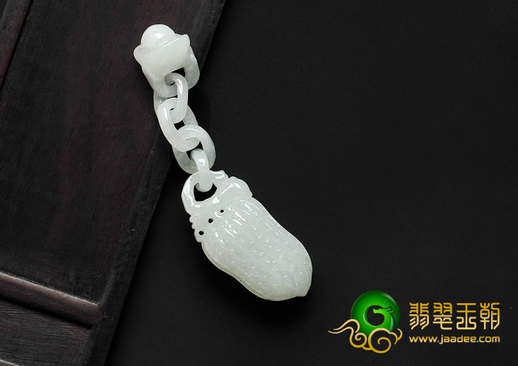 糯冰种缅甸翡翠花生挂件