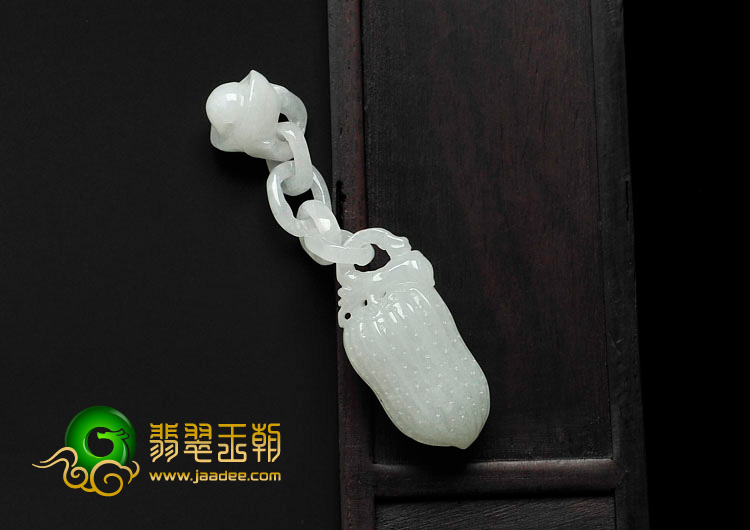 糯冰种缅甸翡翠花生挂件