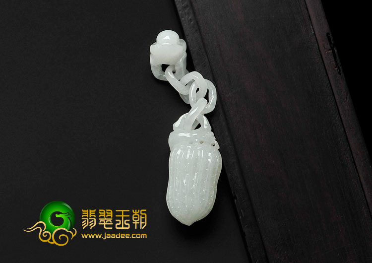糯冰种缅甸翡翠花生挂件