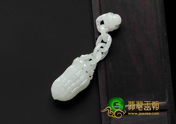 糯冰种缅甸翡翠花生挂件