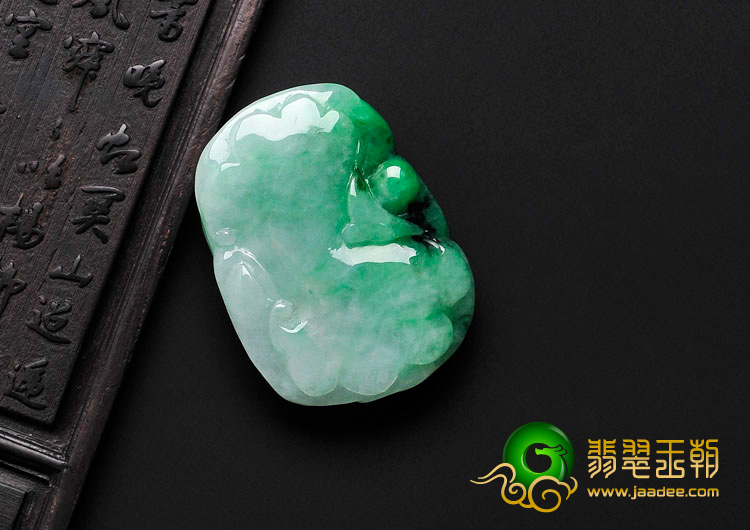 糯冰种翠色缅甸翡翠英明神武挂件