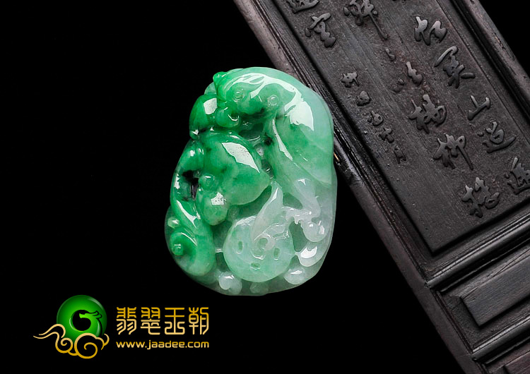 糯冰种翠色缅甸翡翠英明神武挂件