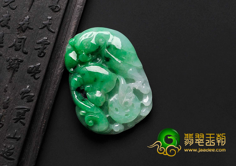 糯冰种翠色缅甸翡翠英明神武挂件