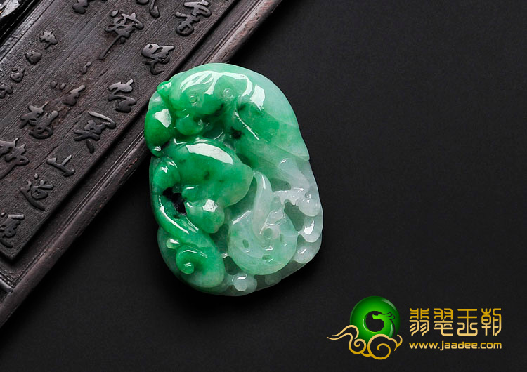 糯冰种翠色缅甸翡翠英明神武挂件