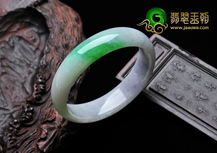糯冰种春带彩缅甸翡翠手镯（58.7mm）
