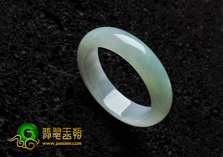 糯冰种绿晴水缅甸翡翠手镯（58.2mm）