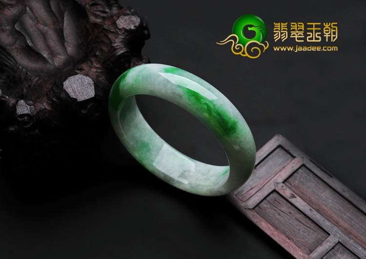 糯冰种飘翠缅甸翡翠手镯（59.3mm）