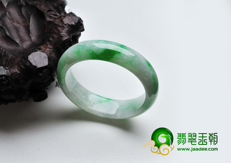 糯冰种飘翠缅甸翡翠手镯（59.3mm）