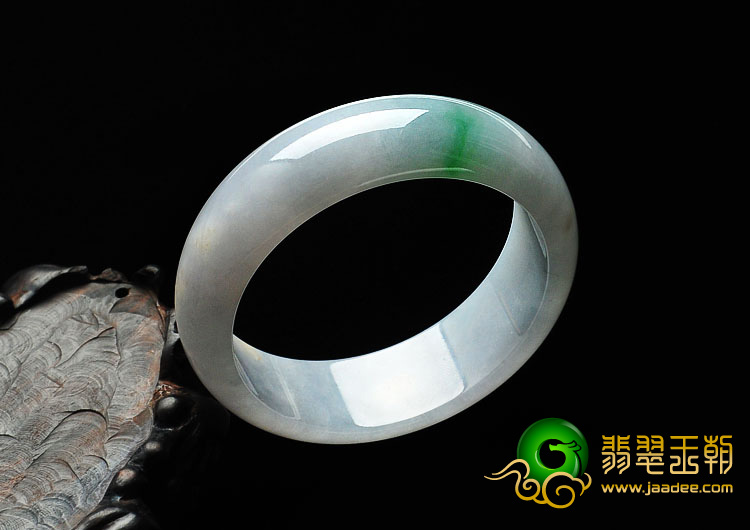 糯冰种春带彩缅甸翡翠手镯（56mm）
