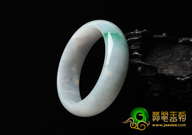 糯冰种春带彩缅甸翡翠手镯（56mm）