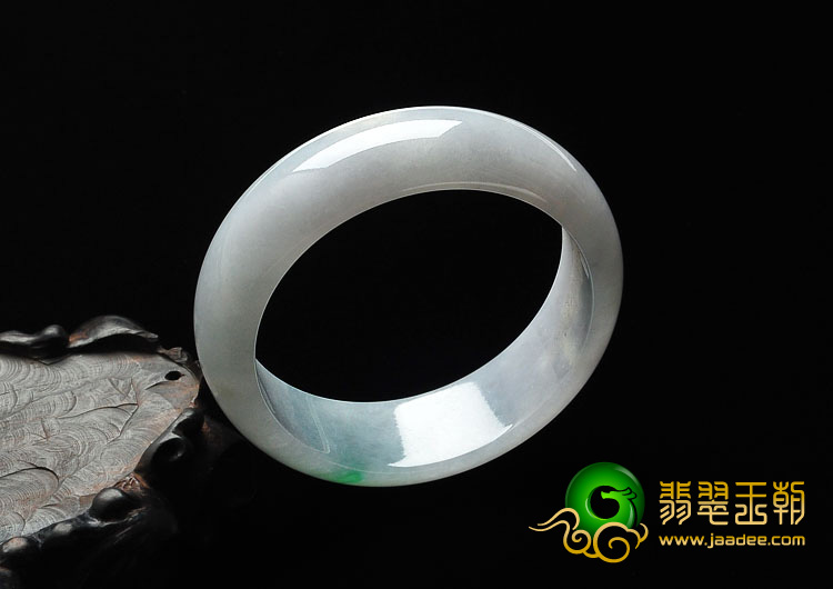 糯冰种春带彩缅甸翡翠手镯（56mm）