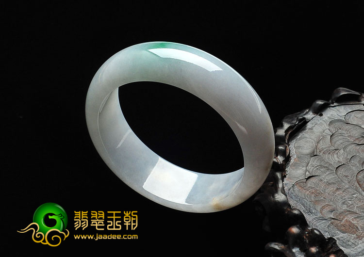 糯冰种春带彩缅甸翡翠手镯（56mm）