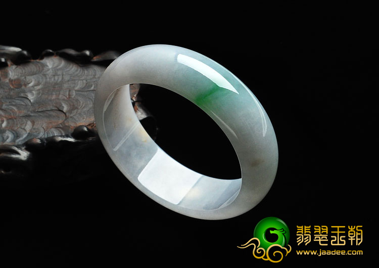 糯冰种春带彩缅甸翡翠手镯（56mm）