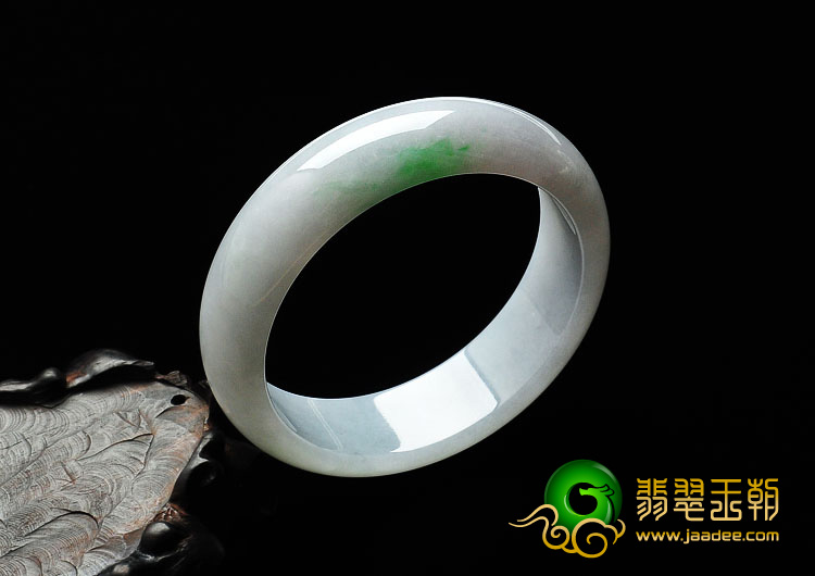 糯冰种春带彩缅甸翡翠手镯（57.8mm）