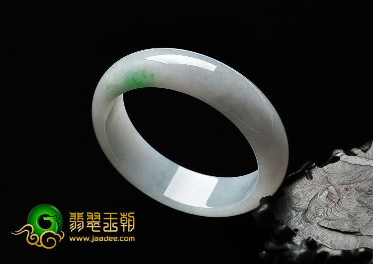 糯冰种春带彩缅甸翡翠手镯（57.8mm）