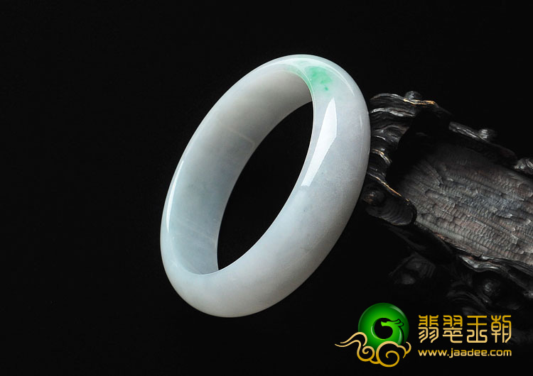 糯冰种春带彩缅甸翡翠手镯（57.8mm）