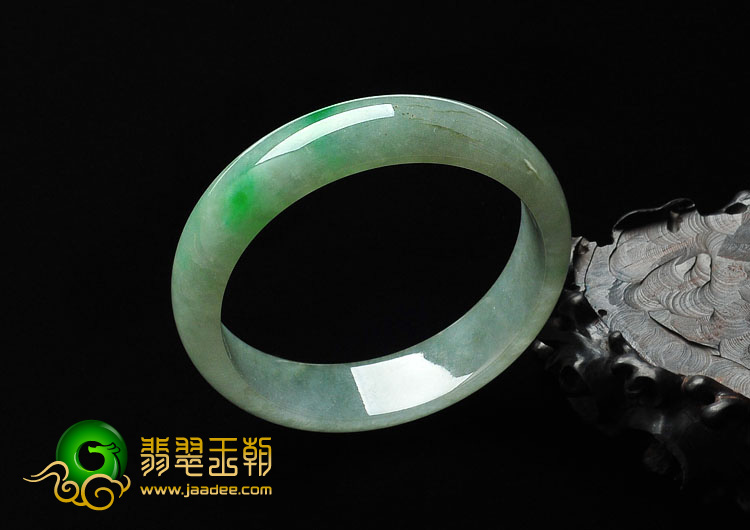 糯冰种翠色缅甸翡翠手镯（57.4mm）