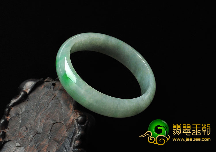 糯冰种翠色缅甸翡翠手镯（57.4mm）
