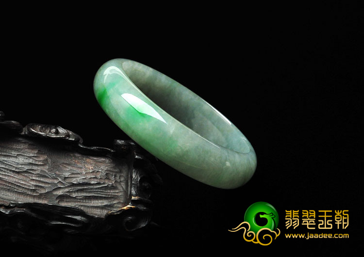 糯冰种翠色缅甸翡翠手镯（57.4mm）