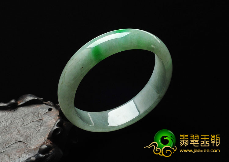糯冰种翠色缅甸翡翠手镯（57.4mm）