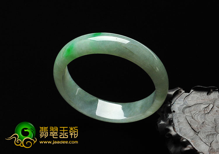 糯冰种翠色缅甸翡翠手镯（57.4mm）