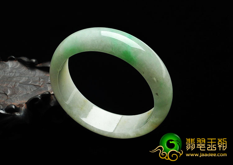 糯冰种三彩缅甸翡翠手镯（56.7mm）