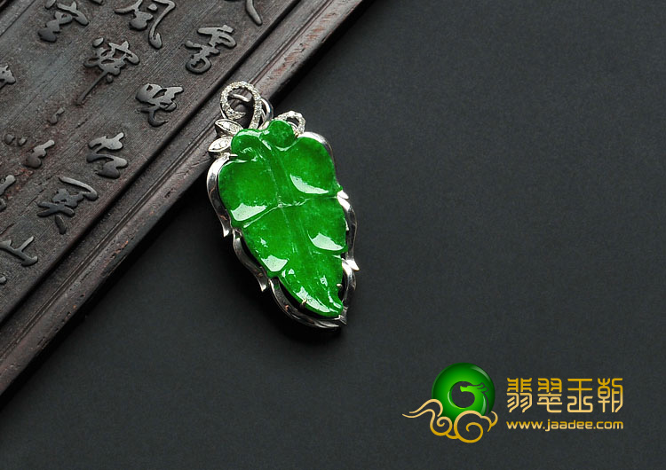 冰种正阳绿缅甸翡翠镶白金金枝玉叶胸坠（真钻）