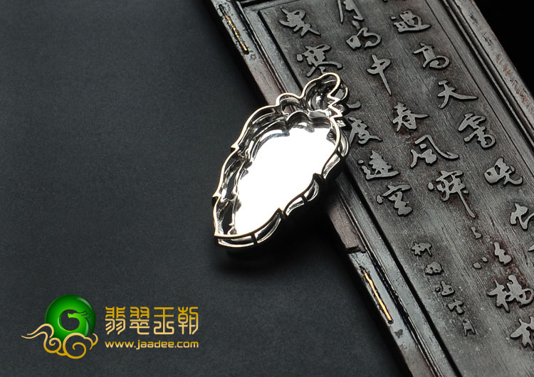 冰种正阳绿缅甸翡翠镶白金金枝玉叶胸坠（真钻）
