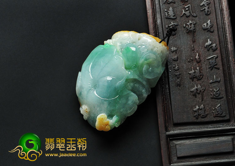 糯冰种三彩缅甸翡翠年年有余挂件