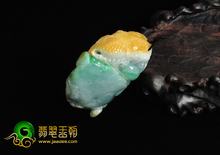 糯冰种三彩缅甸翡翠年年有余挂件