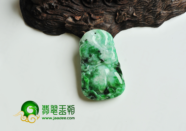 缅甸糯冰种翠色翡翠A货年年有余挂件