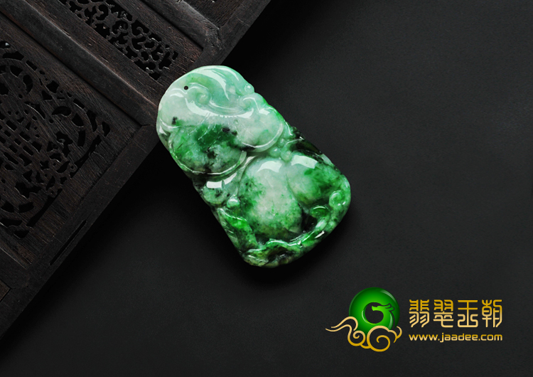 缅甸糯冰种翠色翡翠A货年年有余挂件