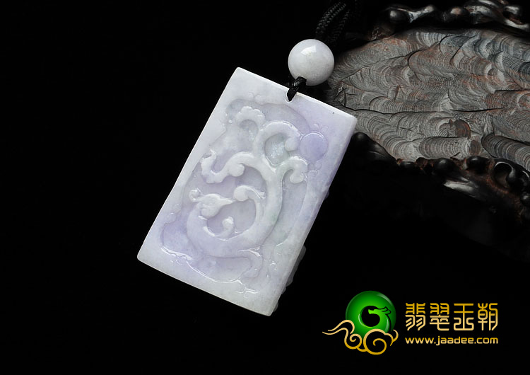 糯冰种春带彩缅甸翡翠A货龙牌挂件