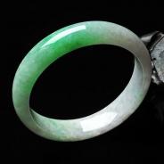 糯冰种翠色缅甸翡翠手镯（53.7mm）