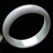 糯冰种淡春带彩缅甸翡翠手镯（61.3mm）