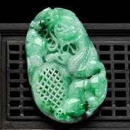 糯冰种翠色缅甸翡翠龙行如意挂件