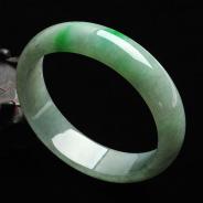 糯冰种翠色缅甸翡翠手镯（57.4mm）