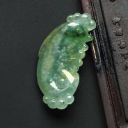 冰种飘花略带黄翡缅甸翡翠A货海豚挂件