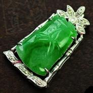 冰种翠绿缅甸翡翠包白金节节高胸坠（真钻）