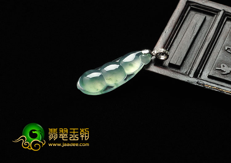 冰玻种飘花缅甸翡翠A货镶金扣四季豆挂件
