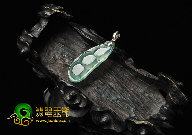 冰玻种飘花缅甸翡翠A货镶金扣四季豆挂件