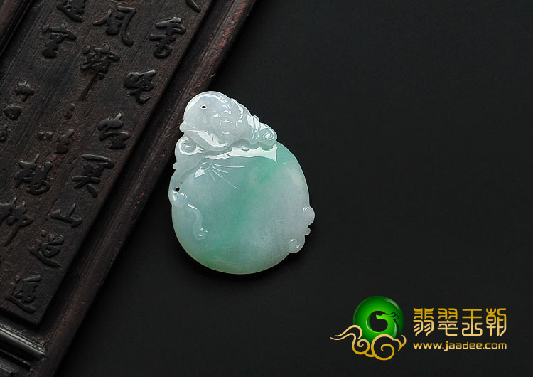 糯冰种飘翠缅甸翡翠A货寿桃挂件