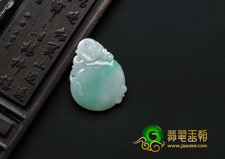 糯冰种飘翠缅甸翡翠A货寿桃挂件