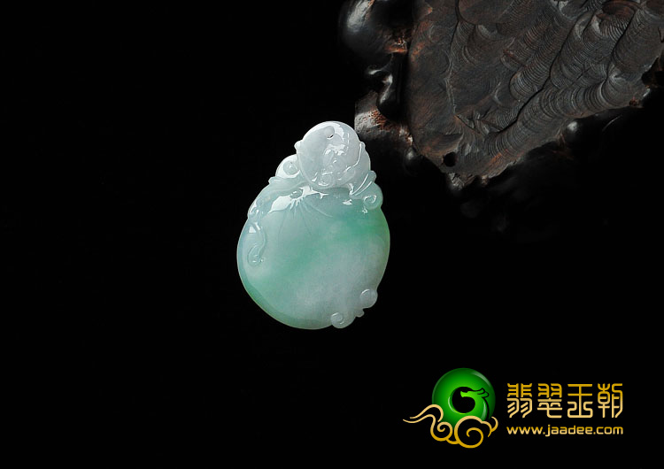 糯冰种飘翠缅甸翡翠A货寿桃挂件